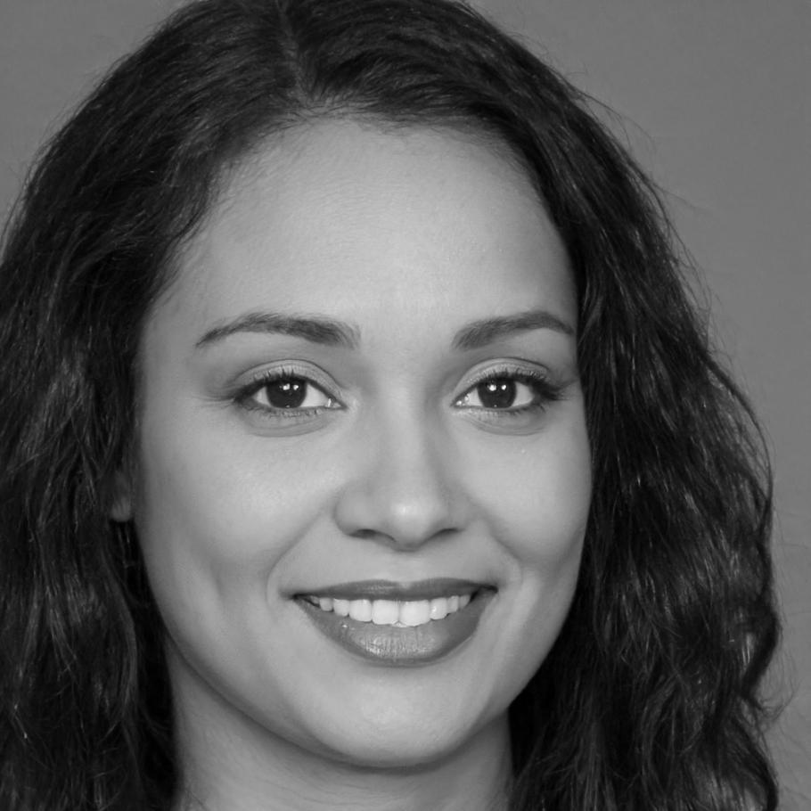 Преподаватель Сауле Ержанова